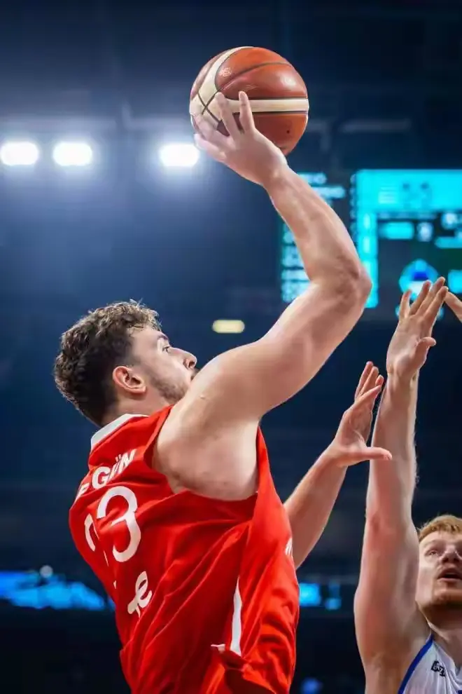 媒体调查显, 这样的表现, 阿德托昆博